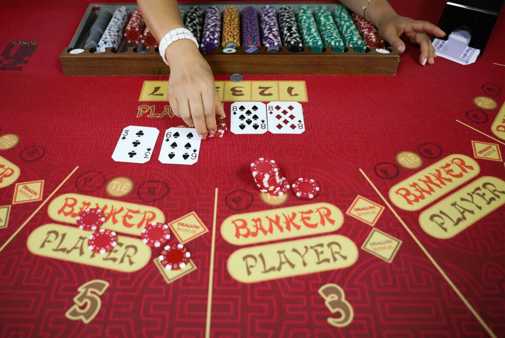 How to play baccarat, a volatile casino game that’s easy to learn