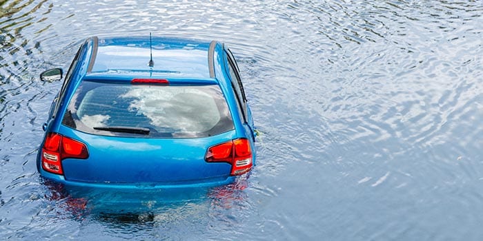 car-in-water-submerged-news