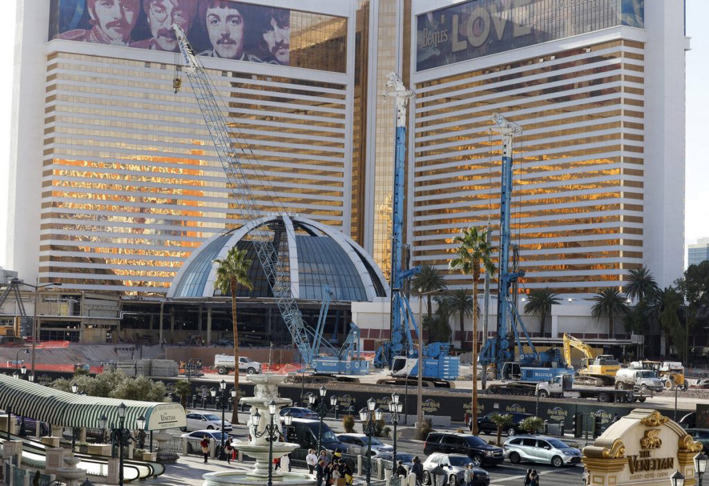 Crews dismantle Mirage’s atrium on Las Vegas Strip — PHOTOS