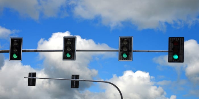 news-traffic-lights-green