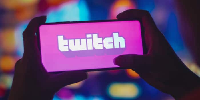 news-twitch-on-smartphone