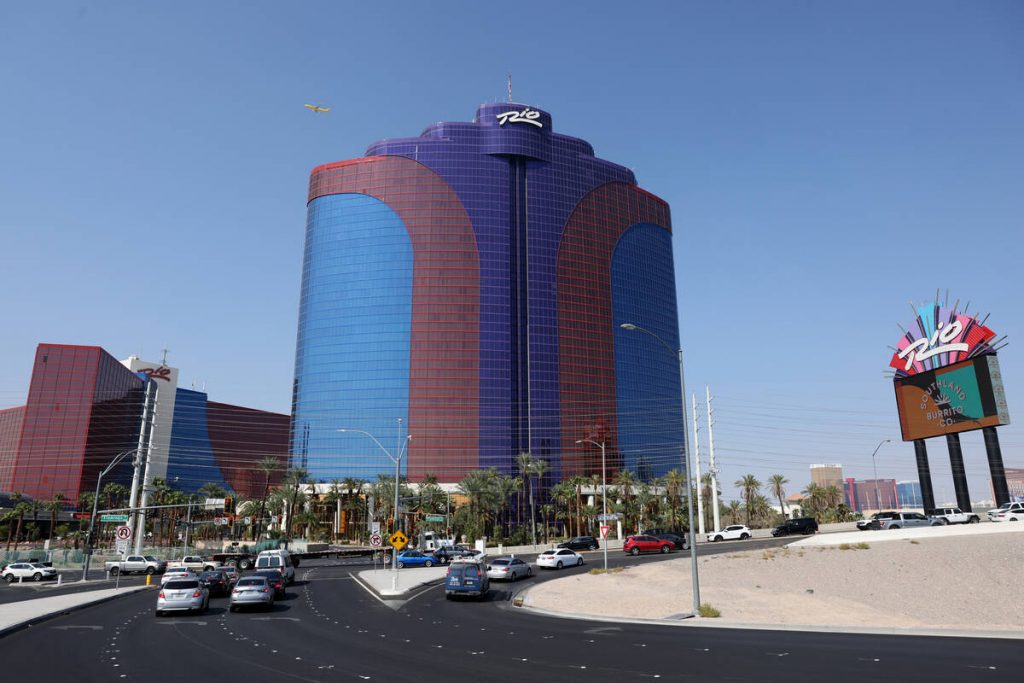 This Las Vegas casino is changing its tip policy. Some dealers are unhappy