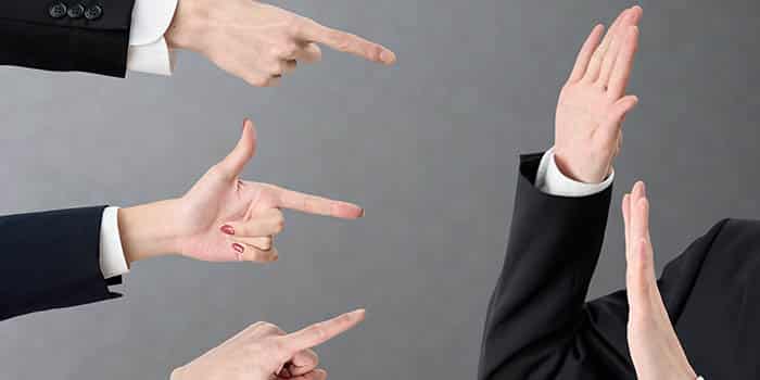 businessmen-accuse-another-point-blame-warning-news