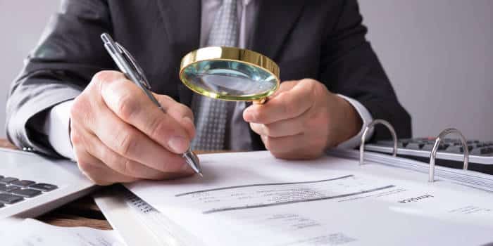 fraud-person-investigating