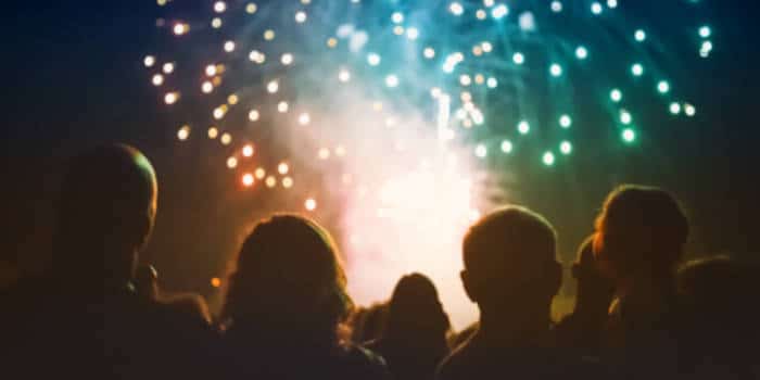 news-crowd-watching-fireworks