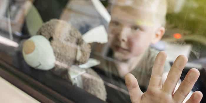 kid-left-alone-in-car-vehicle-news